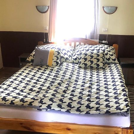 Bed and Breakfast Convoy Panzio Szajol Exterior foto