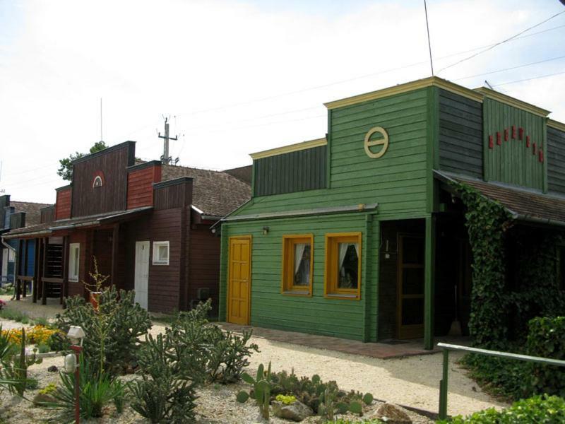 Bed and Breakfast Convoy Panzio Szajol Exterior foto