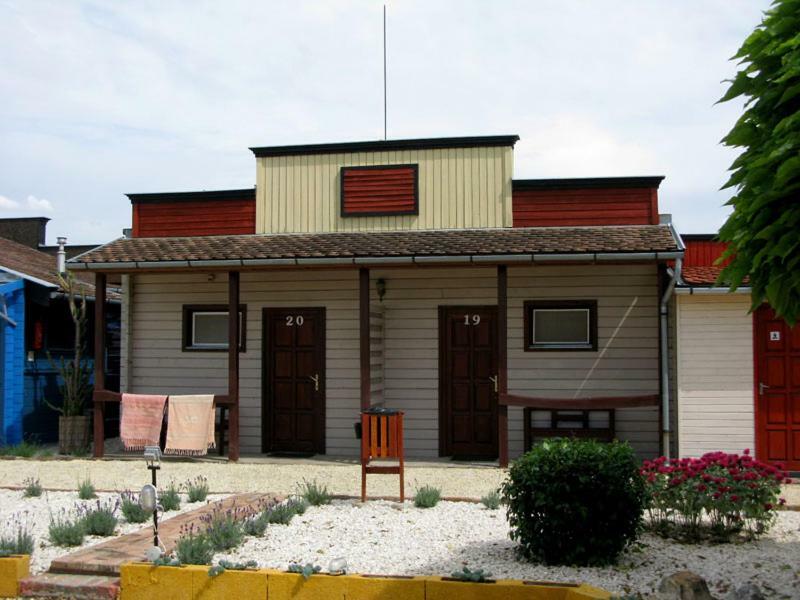 Bed and Breakfast Convoy Panzio Szajol Exterior foto